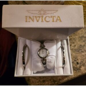 Invicta Invincible  In Detail Quartz Watch Women's Set Silver With 2 Bracelets